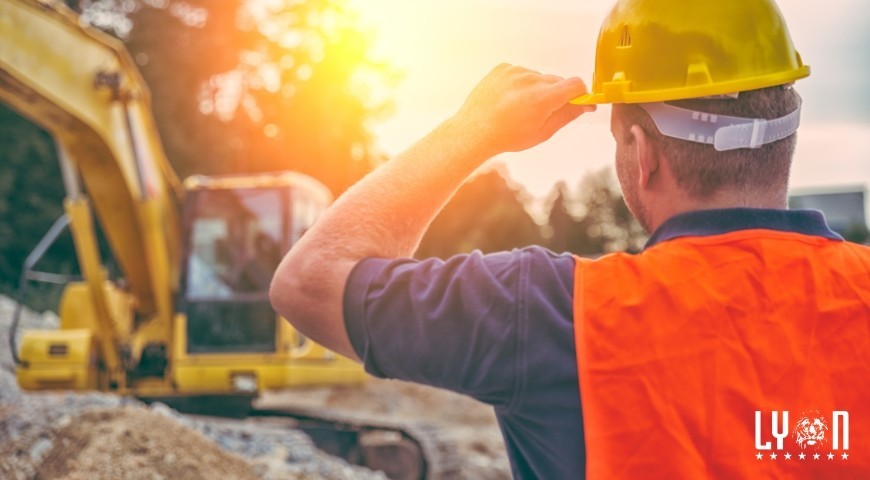 10 essential safety tips while working on a job in the heat