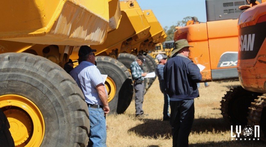 How to spot hidden gems at heavy equipment auctions